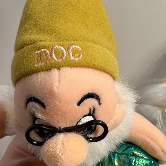 Disney Snow White & the 7 Dwarf Bean Bag Plush with Gem - Doc NWOT - Picture 7 of 14